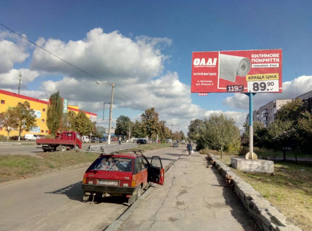 Щит 6x3, Коростишів в. Більшовицька 103(ГУСЬ), центральна вулиця, напрямок з Житомира на Київ, напроти с/м "ФУРШЕТ",ст.А Щит 6x3, Коростишів в. Більшовицька 103(ГУСЬ), центральна вулиця, напрямок з Житомира на Київ, напроти с/м "ФУРШЕТ",ст.А