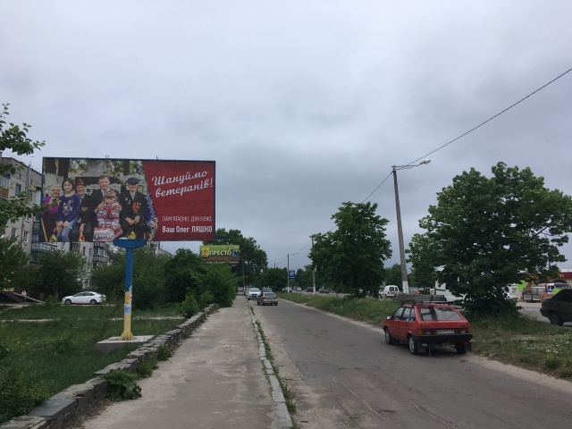 Щит 6x3, Коростишів в. Більшовицька 103, центральна вулиця, напрямок з Києва на Житомир, напроти с/м "ФУРШЕТ",ст.Б Щит 6x3, Коростишів в. Більшовицька 103, центральна вулиця, напрямок з Києва на Житомир, напроти с/м "ФУРШЕТ",ст.Б