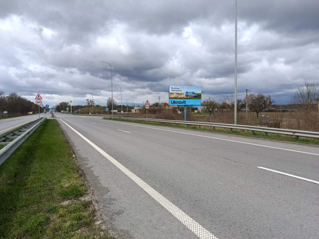 Щит 6x3,  Траса Житомир-Звягель с.Броники, біля TIR-паркінгу,кафе "Вулик", заправки WOG, напрямок з Житомира на Звягель,Рівне, ст.А